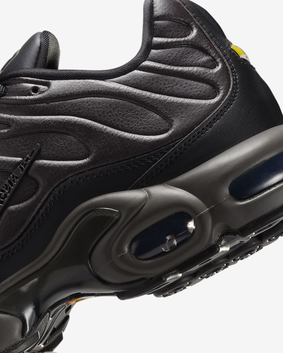 All black air max plus men's online